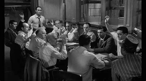  12 Angry Men 그리고 그 압박감 어린 진실 도출 과정을 통해 사회적 편견에 대한 질문을 던지다!